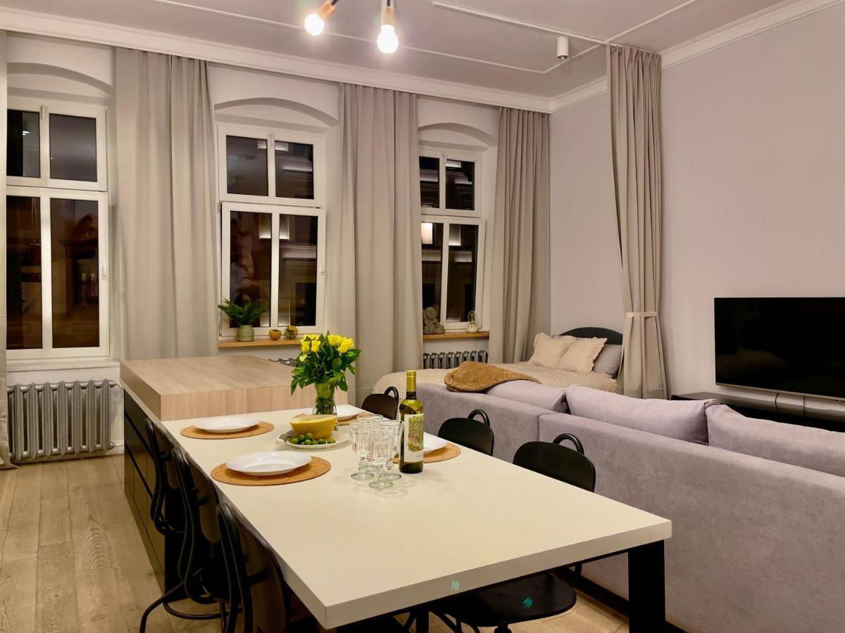 Spacious Apart In The Center- Main Square 300M Wroclaw Exterior photo